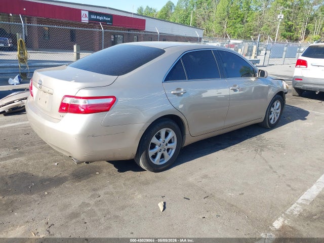 Toyota Camry Le V6