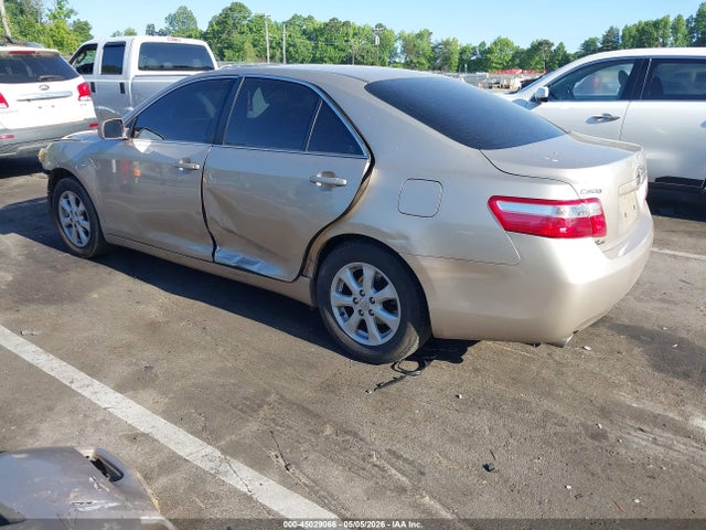 Toyota Camry Le V6