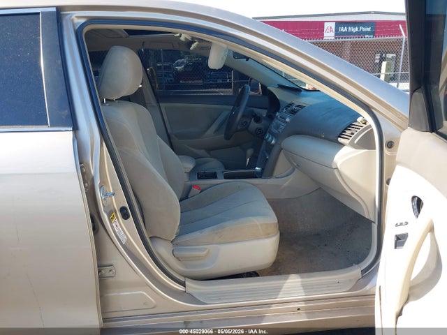 Toyota Camry Le V6