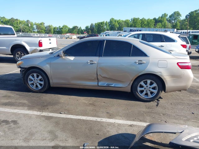 Toyota Camry Le V6