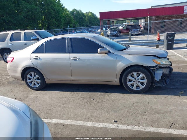Toyota Camry Le V6