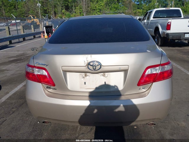 Toyota Camry Le V6