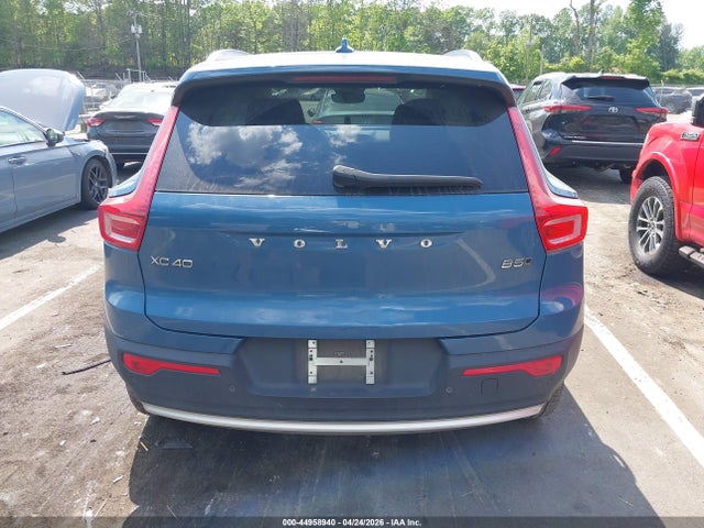 Volvo XC40 B5 Plus Bright Theme