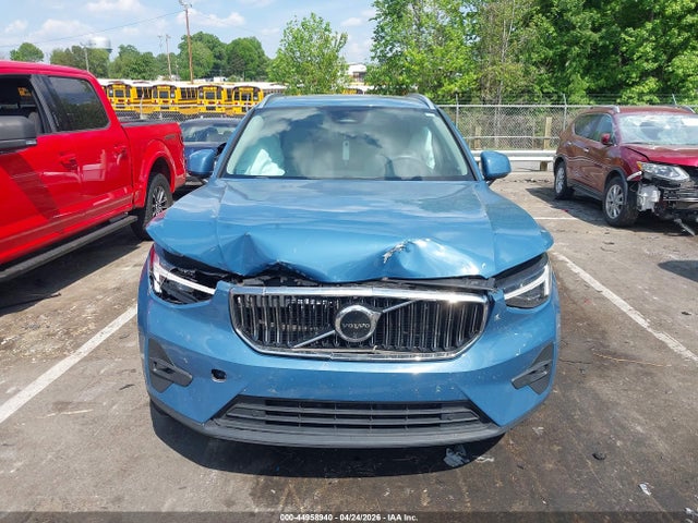 Volvo XC40 B5 Plus Bright Theme