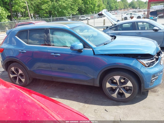 Volvo XC40 B5 Plus Bright Theme