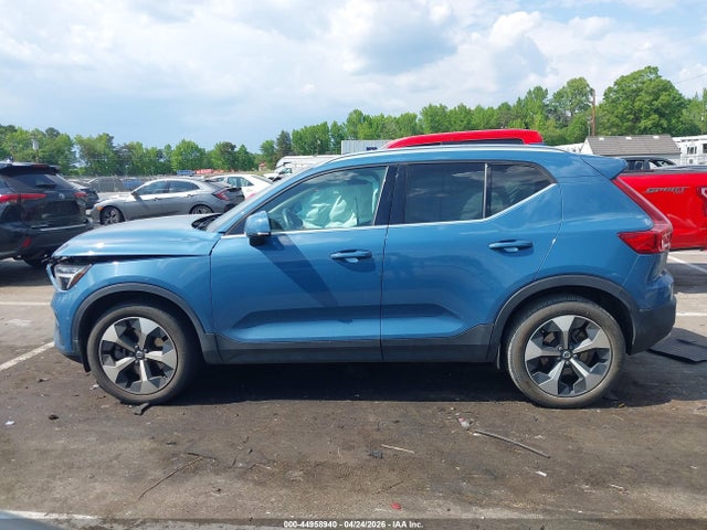 Volvo XC40 B5 Plus Bright Theme