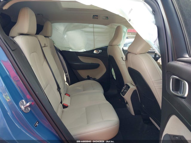 Volvo XC40 B5 Plus Bright Theme