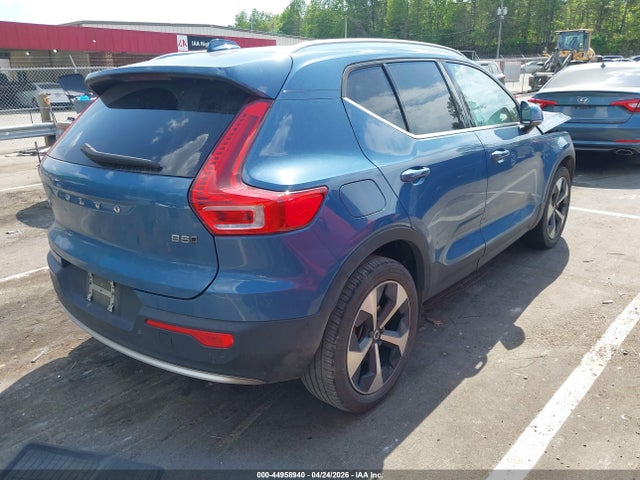 Volvo XC40 B5 Plus Bright Theme
