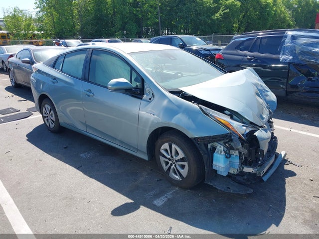 Salvage Toyota Prius Image
