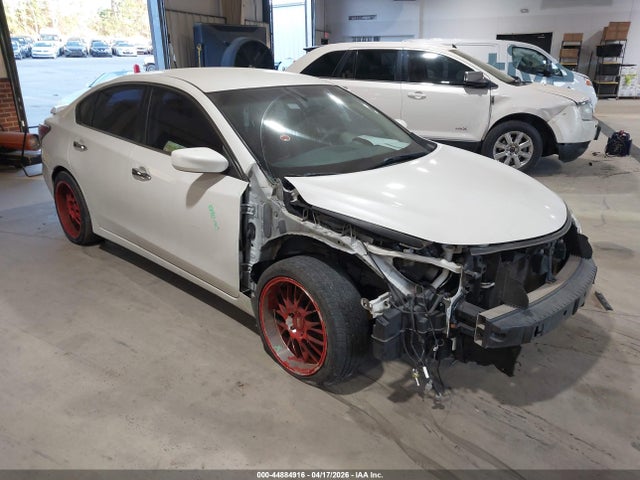 Salvage Nissan Altima Image