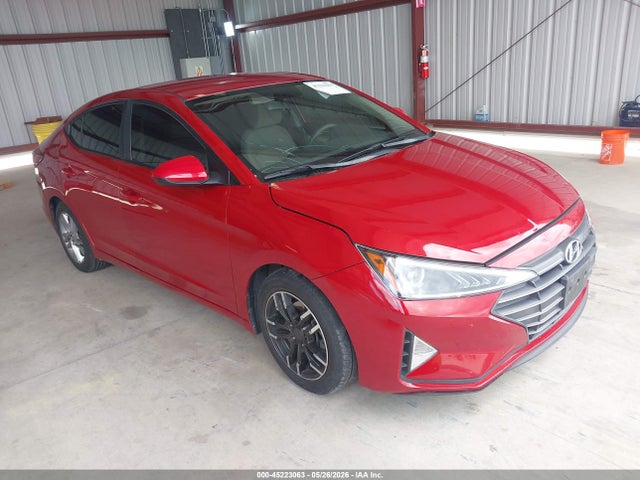 Salvage Hyundai ELANTRA Image