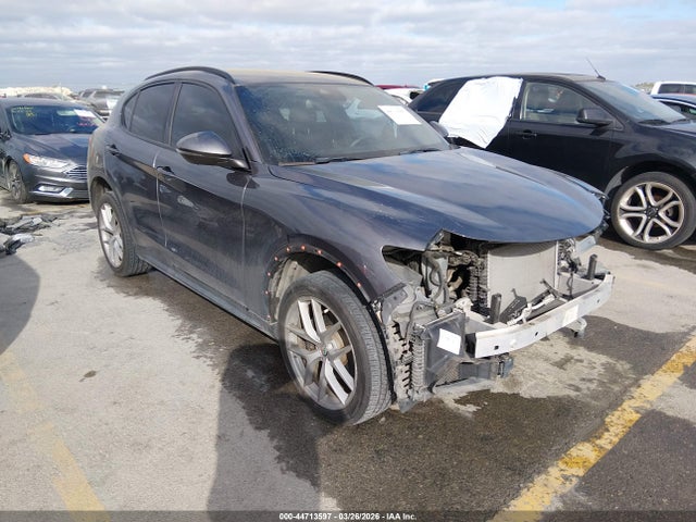 Salvage Alfa Romeo Stelvio Image