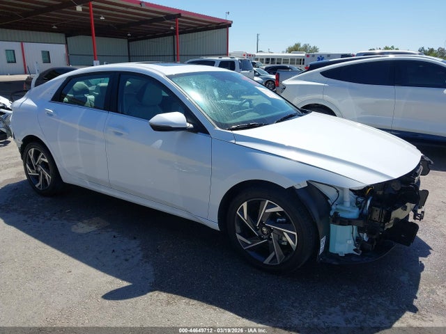Salvage Hyundai ELANTRA Image