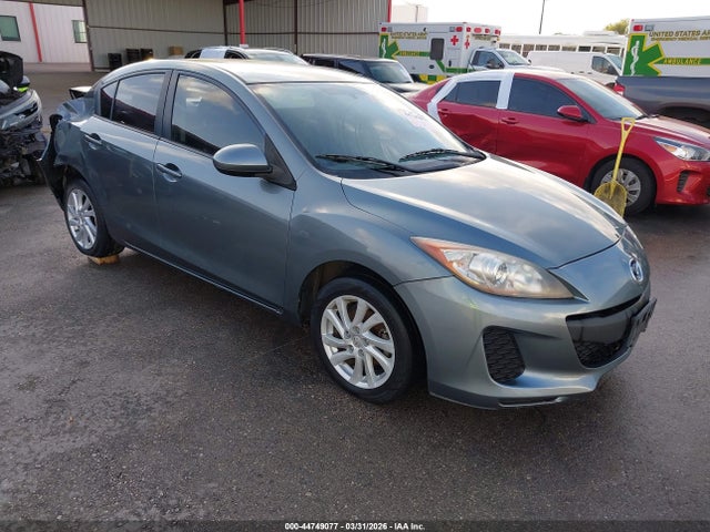 Salvage Mazda Mazda3 Image