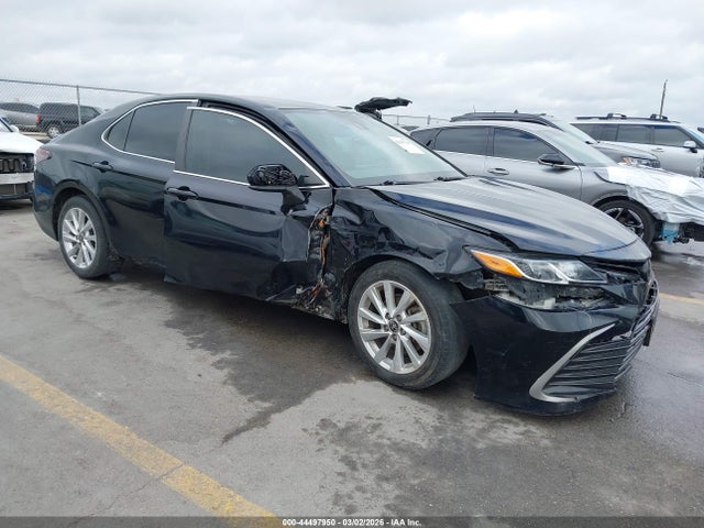 Salvage Toyota Camry Image