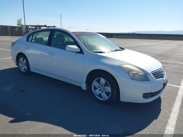 Salvage Nissan Altima Image