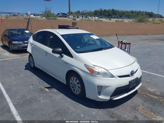 Salvage Toyota Prius Image