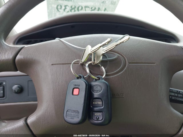 Toyota Camry Le V6