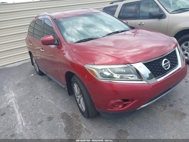 Salvage Nissan Pathfinder Image