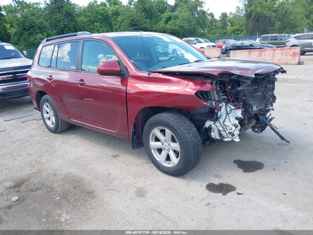 Salvage Toyota Highlander Image