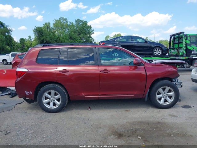 Toyota Highlander Base V6