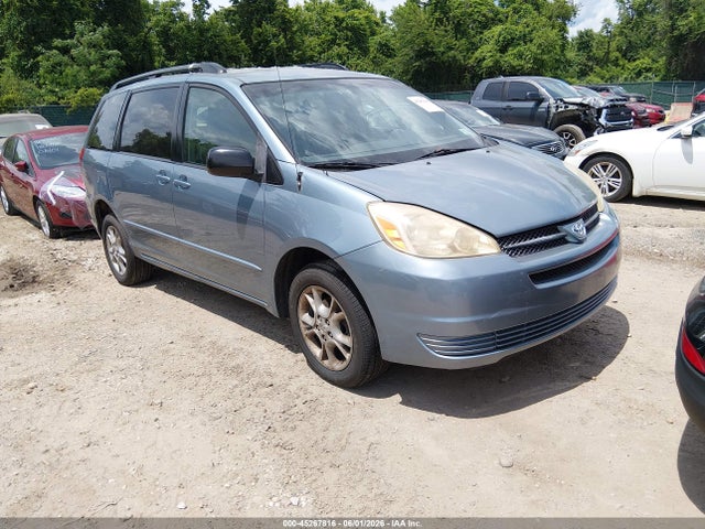 Salvage Toyota Sienna Image