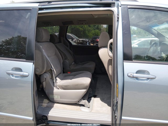 Toyota Sienna Le