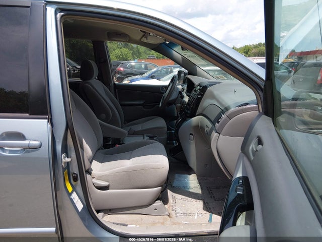Toyota Sienna Le