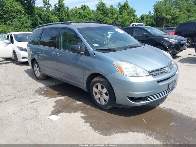 Salvage Toyota Sienna Image