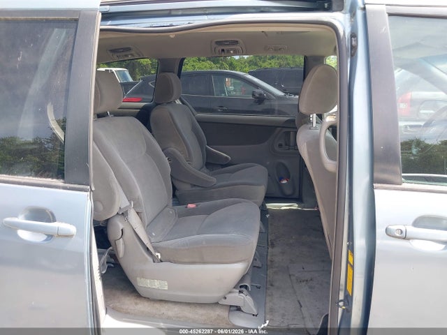 Toyota Sienna Le