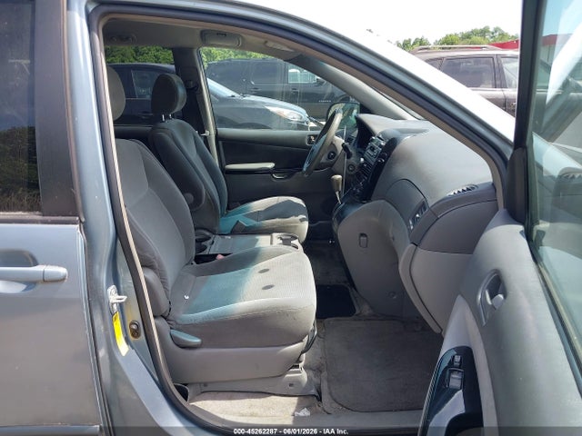Toyota Sienna Le