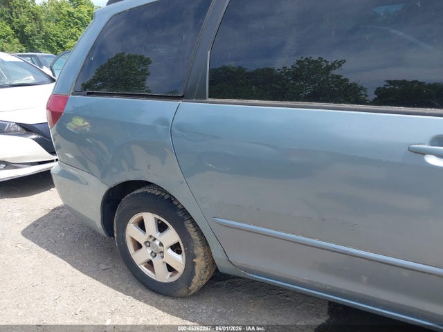 Toyota Sienna Le