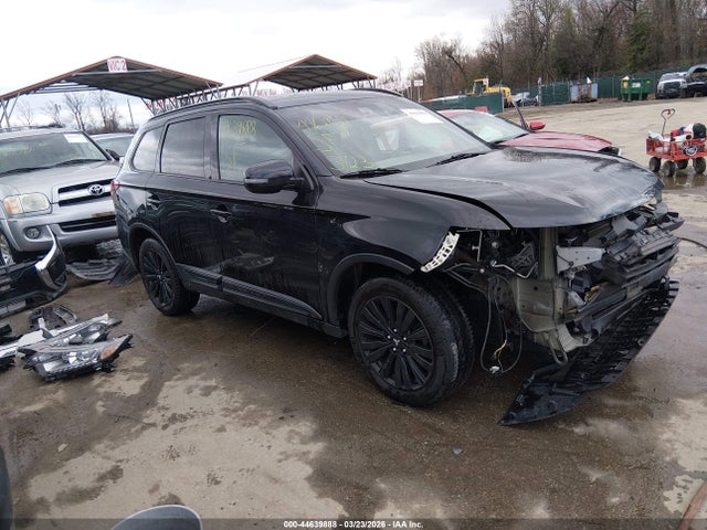 Salvage Mitsubishi Outlander Image