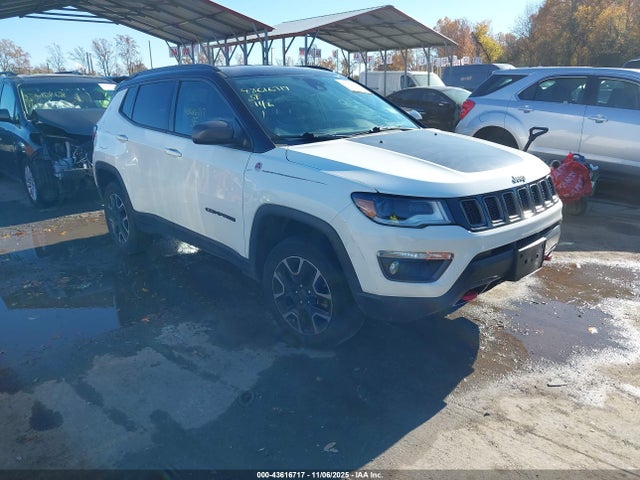 Salvage Jeep Compass Image