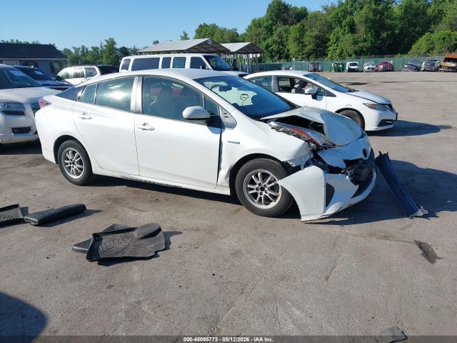 Salvage Toyota Prius Image