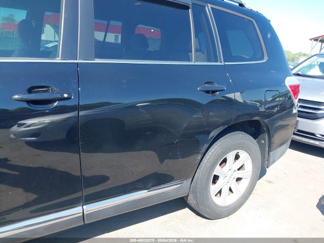 Toyota Highlander Base V6