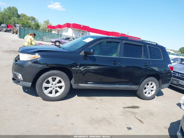 Toyota Highlander Base V6