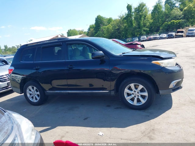 Toyota Highlander Base V6