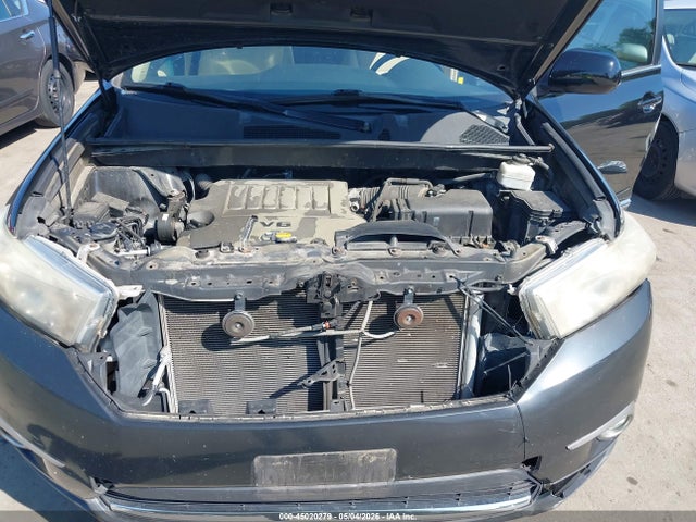 Toyota Highlander Base V6