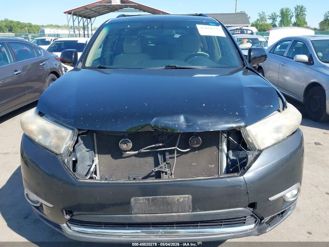 Toyota Highlander Base V6