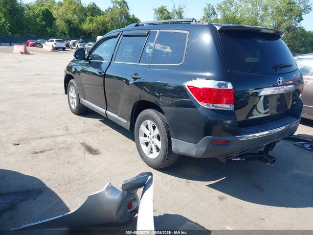 Toyota Highlander Base V6