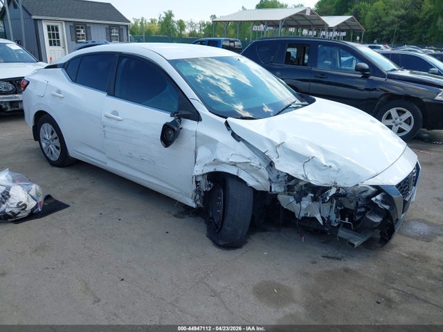 Salvage Nissan Sentra Image