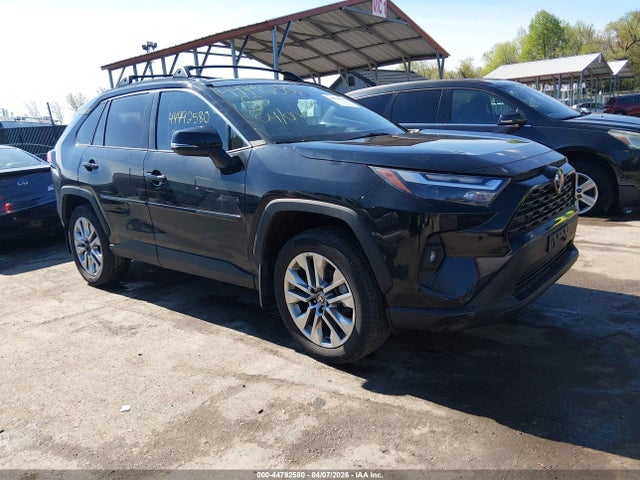 Salvage Toyota RAV4 Image