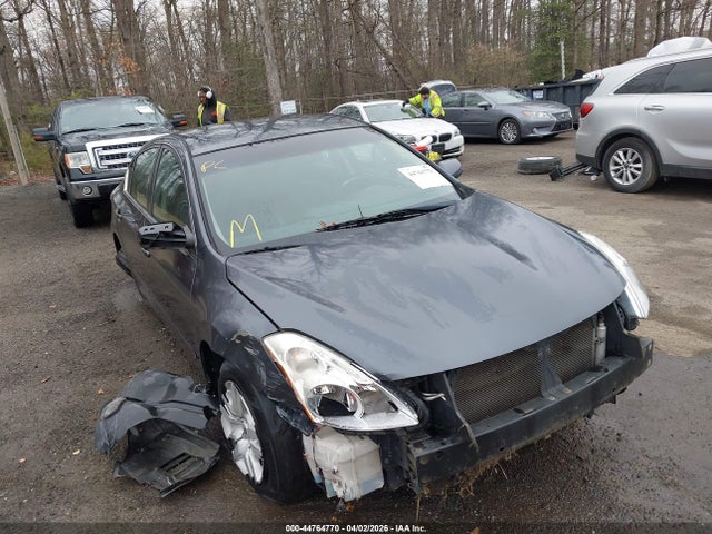 Salvage Nissan Altima Image
