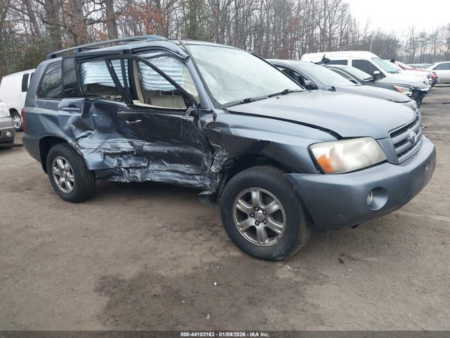 Salvage Toyota Highlander Image