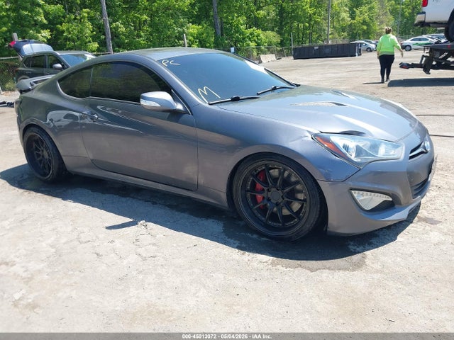 Salvage Hyundai Genesis Image