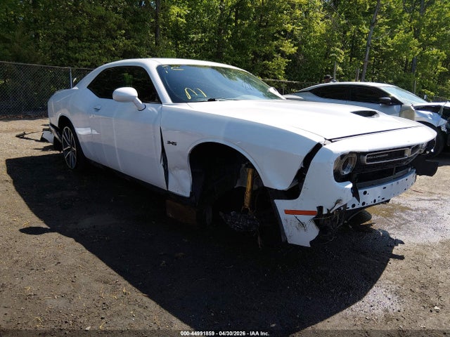 Salvage Dodge Challenger Image