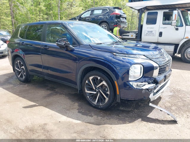 Salvage Mitsubishi Outlander Image