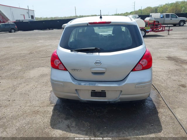 Nissan Versa 1.8 S