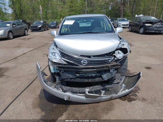 Nissan Versa 1.8 S